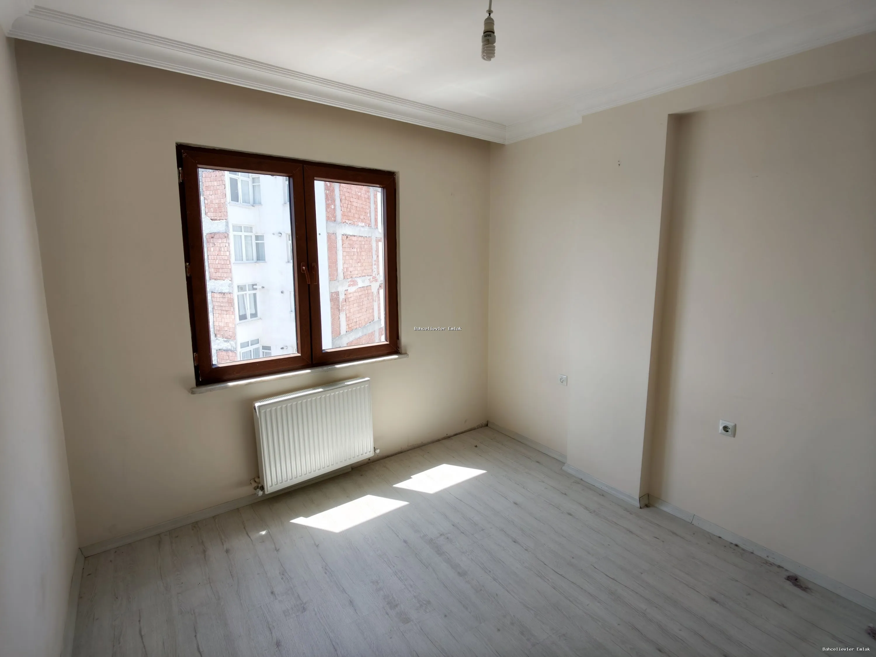 BAHÇELİEVLER CADDE ÜZERİ - YENİ BİNA - METRO YANI - ARAKAT DAİRE - fotoğraf 5