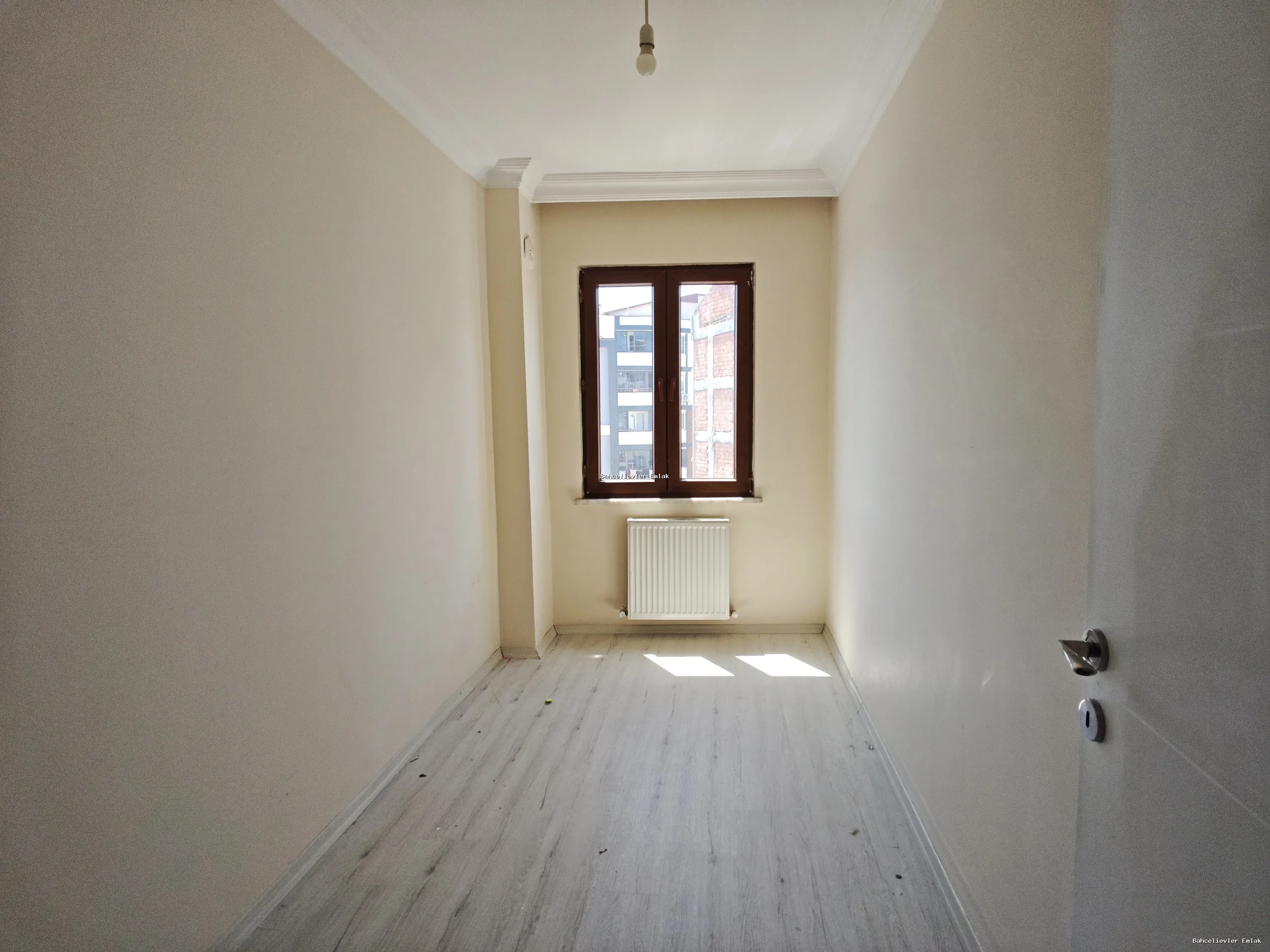 BAHÇELİEVLER CADDE ÜZERİ - YENİ BİNA - METRO YANI - ARAKAT DAİRE - fotoğraf 6