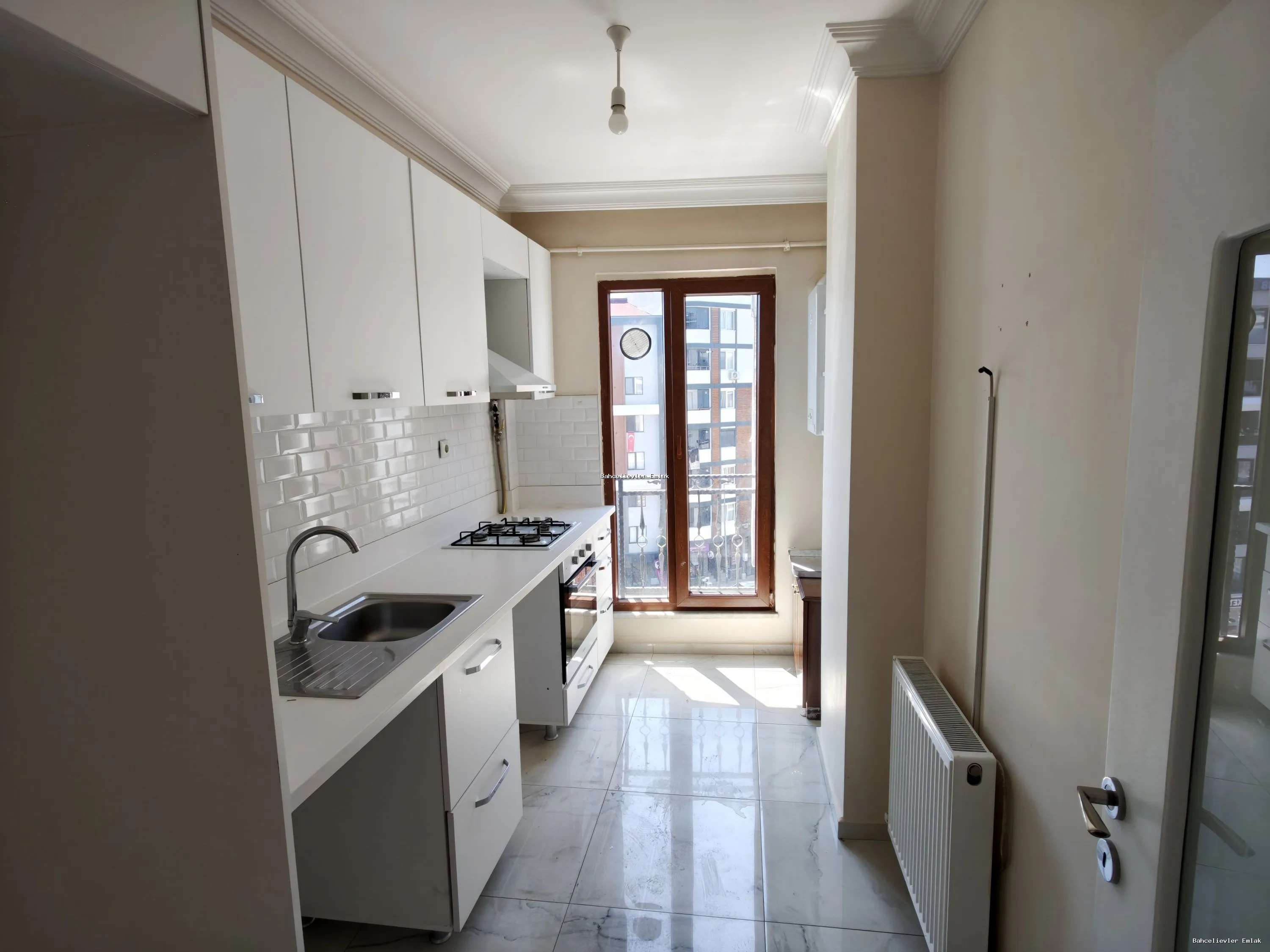 BAHÇELİEVLER CADDE ÜZERİ - YENİ BİNA - METRO YANI - ARAKAT DAİRE - fotoğraf 7