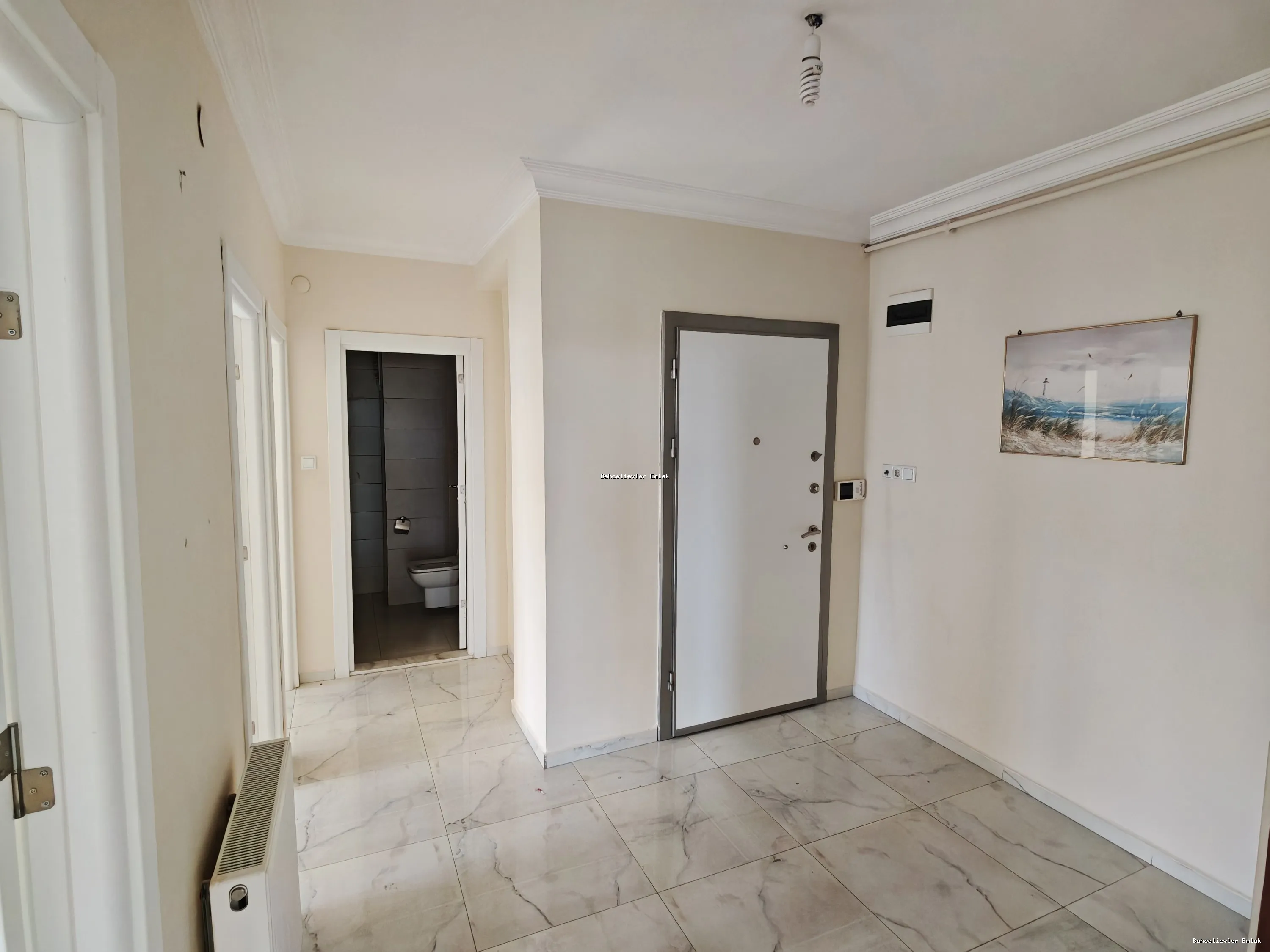BAHÇELİEVLER CADDE ÜZERİ - YENİ BİNA - METRO YANI - ARAKAT DAİRE - fotoğraf 8