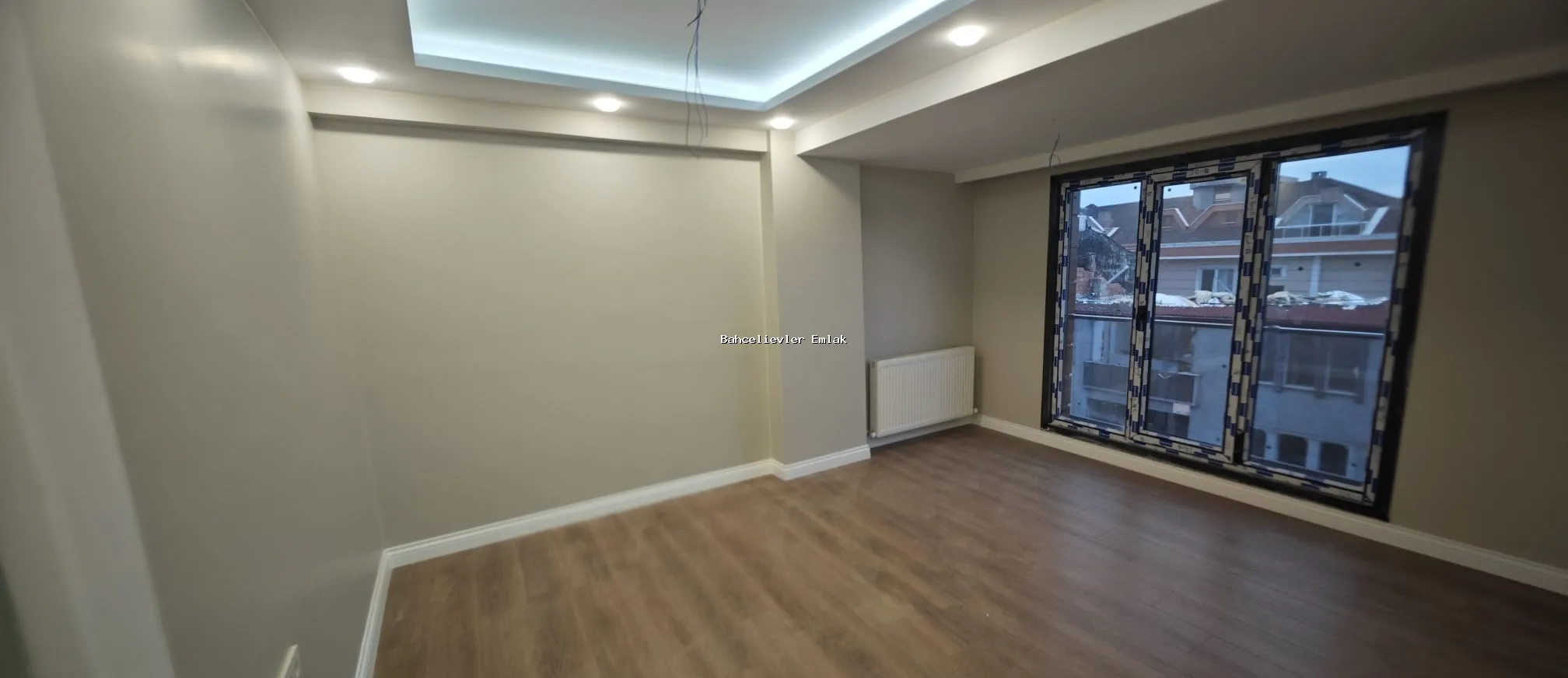 BAHÇELİEVLER İLKYUVА METROYA YAKIN SIFIR 2+1 LÜKS ARAKAT DAİRE - fotoğraf 4