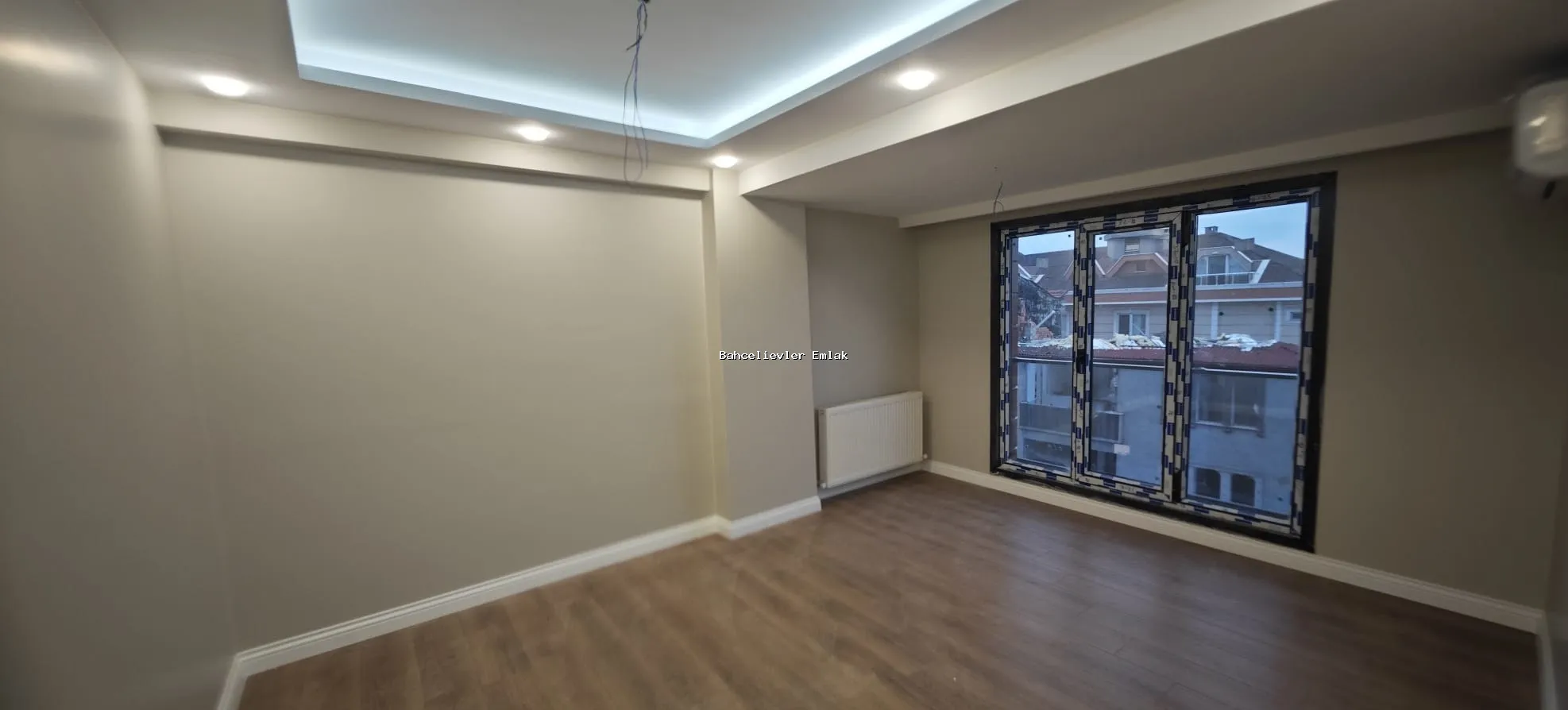 BAHÇELİEVLER İLKYUVА METROYA YAKIN SIFIR 2+1 LÜKS ARAKAT DAİRE - fotoğraf 6