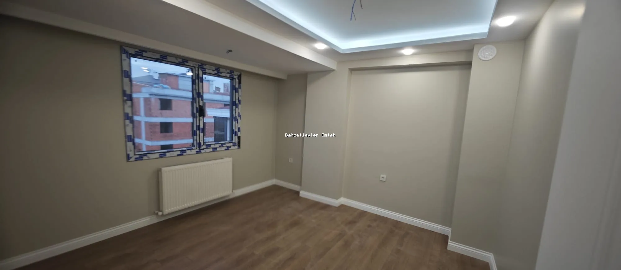 BAHÇELİEVLER İLKYUVА METROYA YAKIN SIFIR 2+1 LÜKS ARAKAT DAİRE - fotoğraf 7