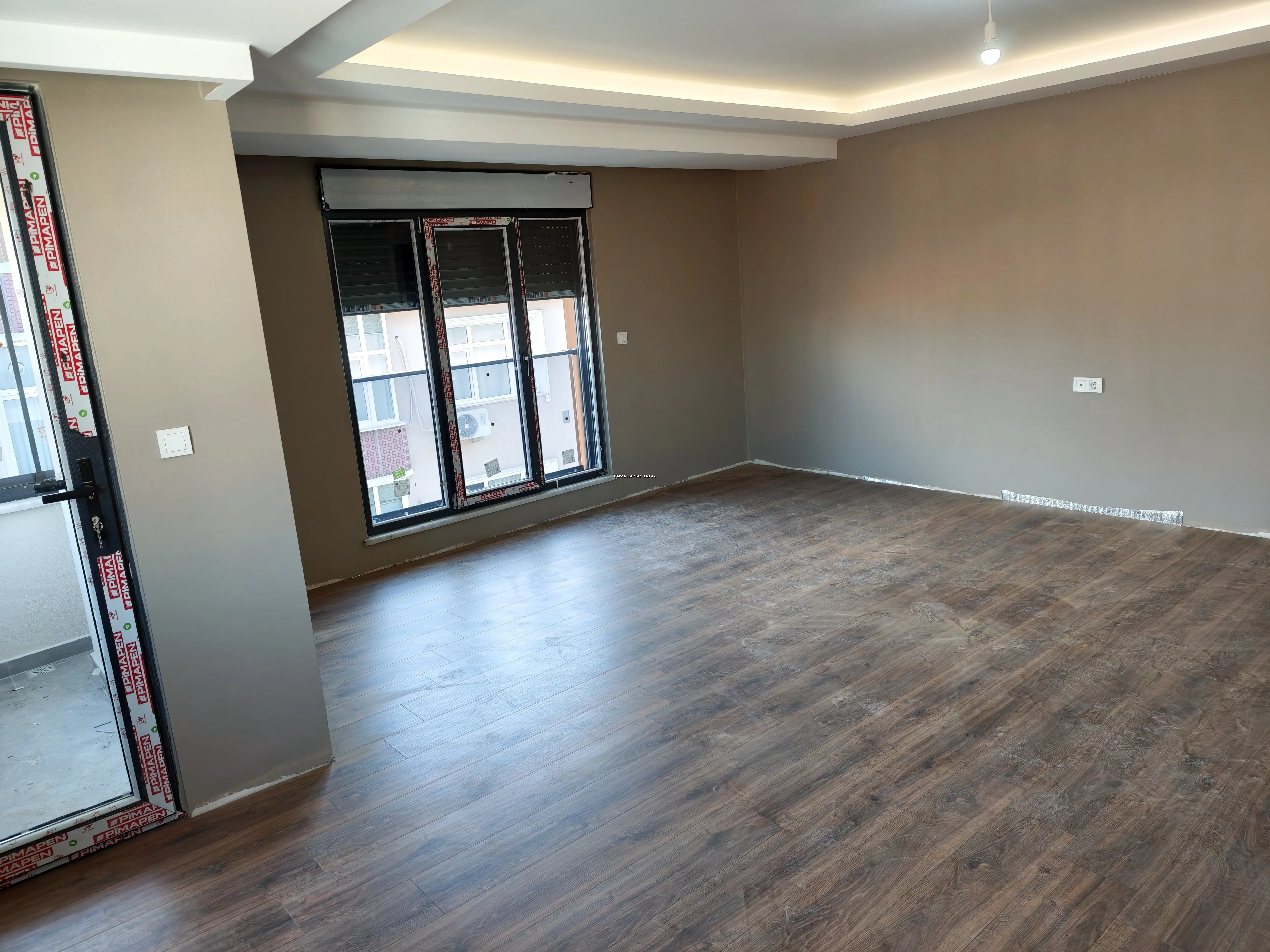 BAHÇELİEVLER BASIN SİTESİ OTOPARKLI SATILIK SIFIR LÜKS 3+1 DAİRE - fotoğraf 2