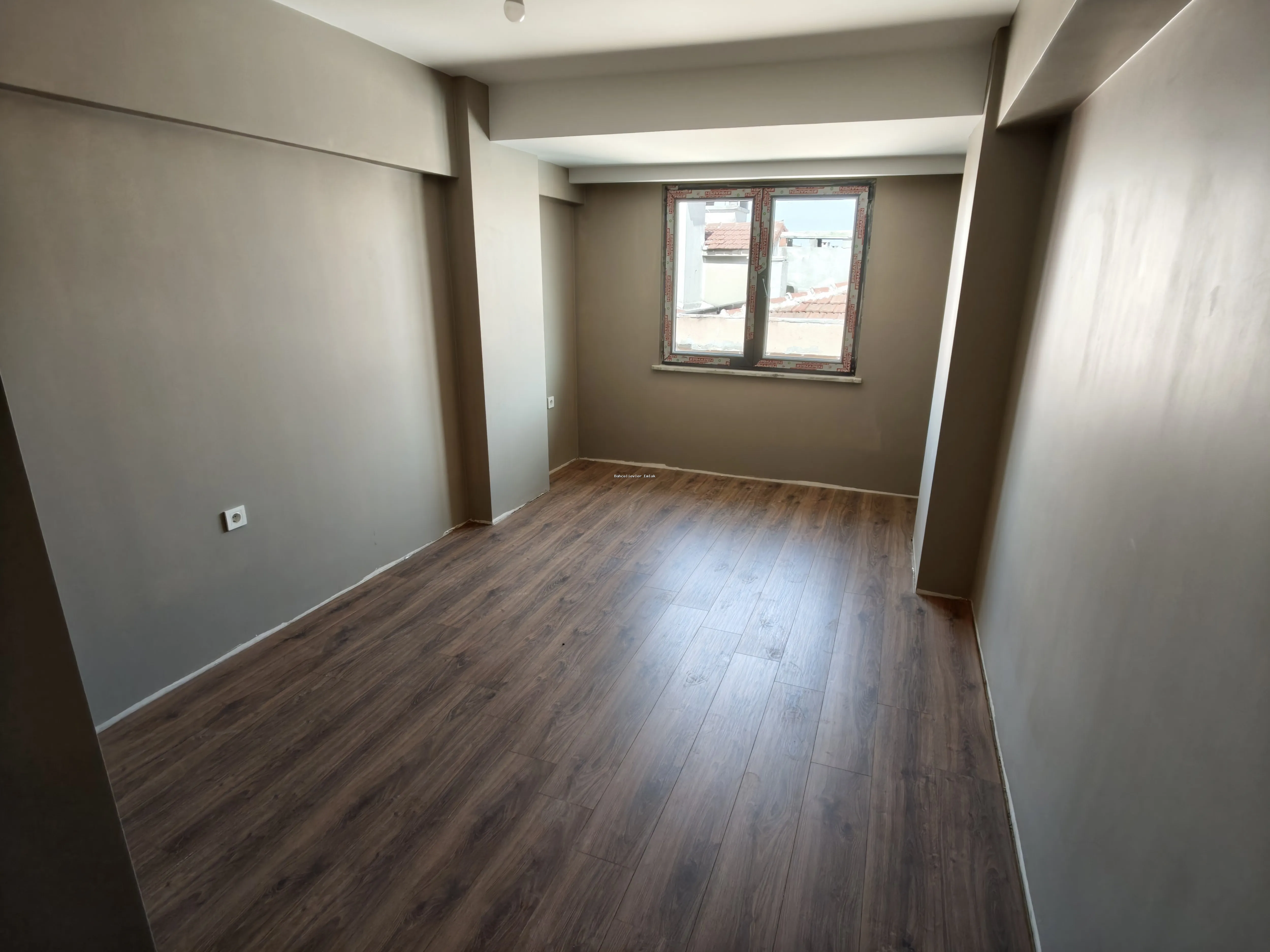 BAHÇELİEVLER BASIN SİTESİ OTOPARKLI SATILIK SIFIR LÜKS 3+1 DAİRE - fotoğraf 9