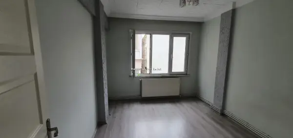 Bahçelievler İlkyuva Metro Yanı Uygun Fiyatlı 1+1 Ara Kat Kiralık Daire