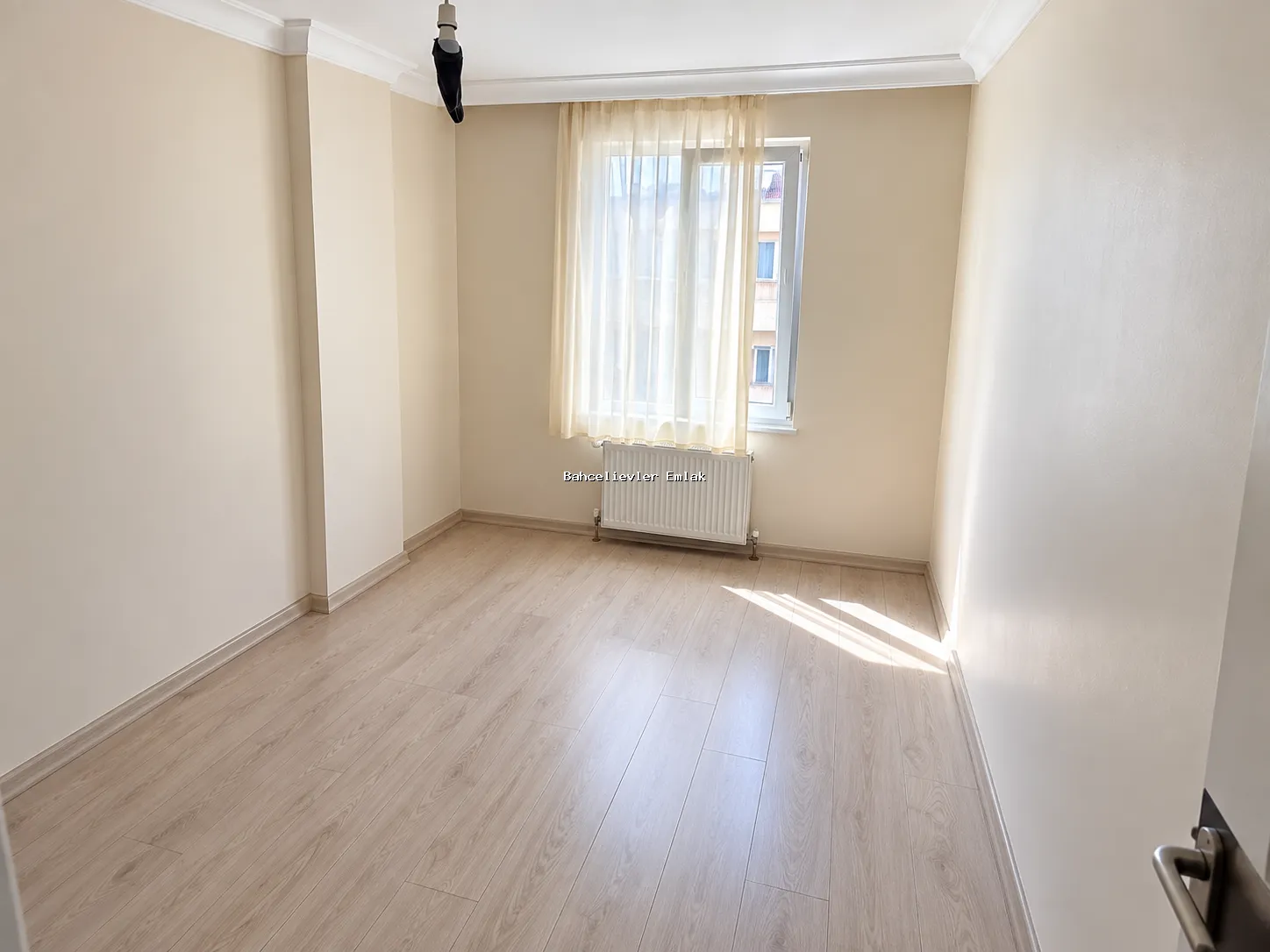 Yenibosna Fevzi Çakmak'ta 7 Yıllık Binada Balkonlu 1+1 Kiralık Daire - Fotoğraf 3