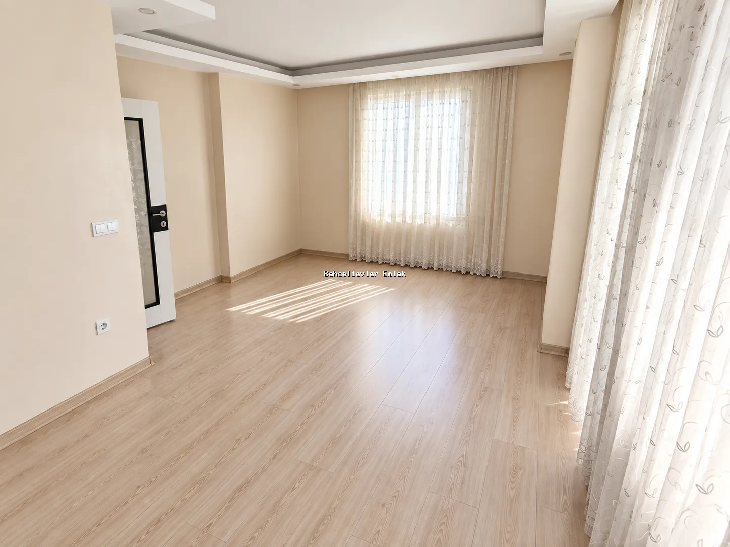 Yenibosna Fevzi Çakmak'ta 7 Yıllık Binada Balkonlu 1+1 Kiralık Daire - Fotoğraf 9
