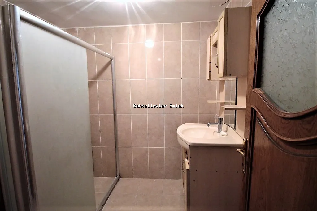 Bahçelievler İlkyuva Metro Yakını Kiralık Uygun Arakat Daire - Fotoğraf 8
