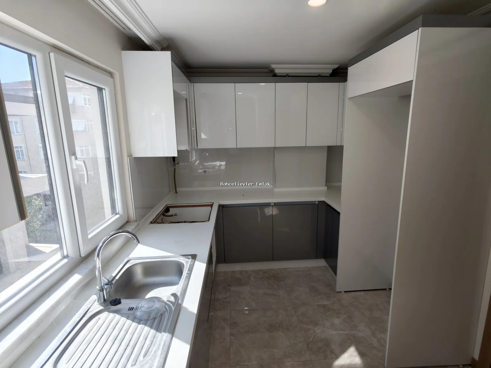 Bakırköy Osmaniye Site İçerisinde Kiralık Lüks 2+1 Uygun Daire - Fotoğraf 8