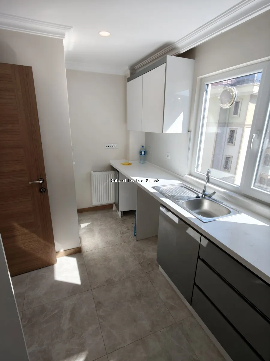Bakırköy Osmaniye Site İçerisinde Kiralık Lüks 2+1 Uygun Daire - Fotoğraf 9
